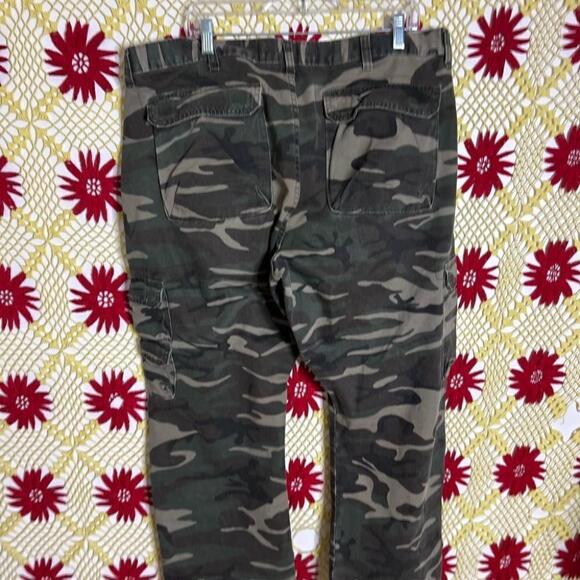 Wrangler Jeans Cargo Camo Pants / Size 40 X 28 - Picture 11 of 15